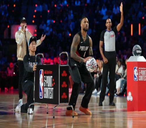 牛，达米安利拉德展现巅峰状态，赢得三分球大赛冠军