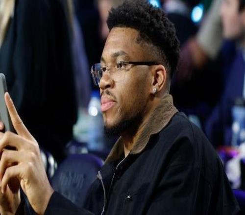 字母哥：我感觉百分百恢复了现在必须回到球场进行训练