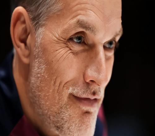 曼联换帅一波三折，多位热门候选者相继退出，一人最可能笑到最后