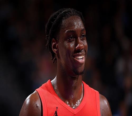 出场次数已经耗尽！开拓者到底什么时候才会将侧翼新星转正呢