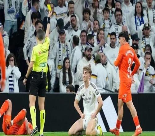 马卡：赫伊森遭主场球迷嘘声，吕迪格第一时间站出来为他打气