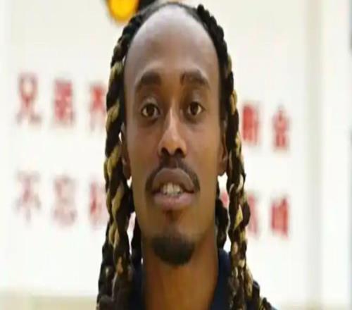 麦考尔感谢杜锋，感谢广东队！春节不休息，留在球队训练