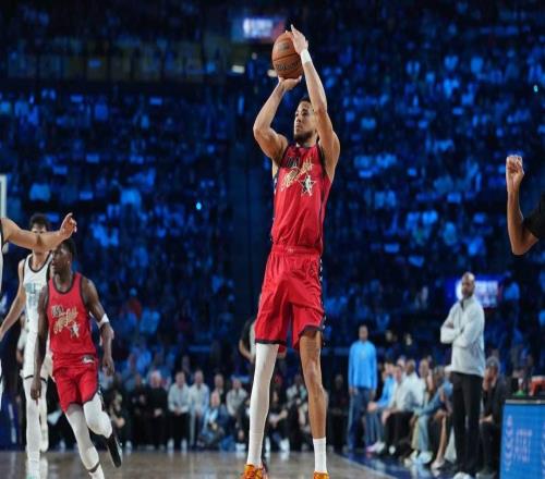 期待，布克表示2027年在菲尼克斯举行的3分球大赛可能是他谢幕赛