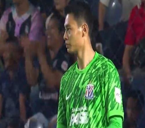 申花复刻蓉城剧本！24分钟2球落后，对手轰世界波，媒体人怒批