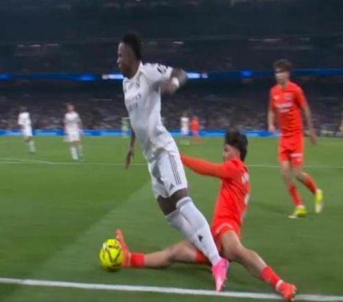世体：CTA认定维尼修斯对皇社第二粒点球是误判，VAR可能受罚