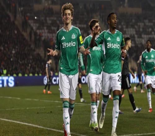 半场大四喜，戈登成为欧冠历史第二位单场打进4球的英格兰球员