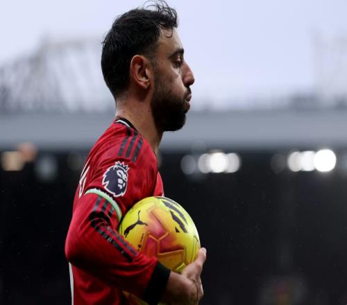 曼联中场今夏酝酿调整，B费去留引关注