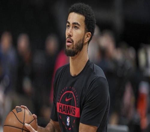 签约已达成，老鹰队签下了神射手卡莱布休斯顿，补强阵容