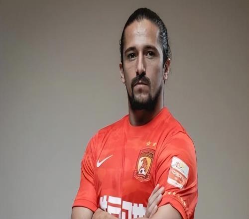 申花队还有一名归化未在中超首秀亮相已完成入籍手续，值得期待