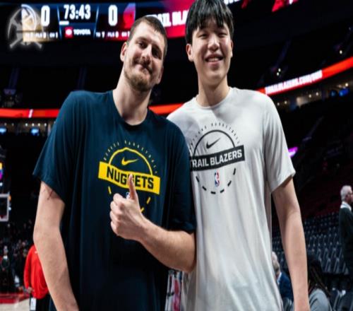 杨瀚森赛后采访：想亲约基奇是表示尊重回应连续4罚不中引争议