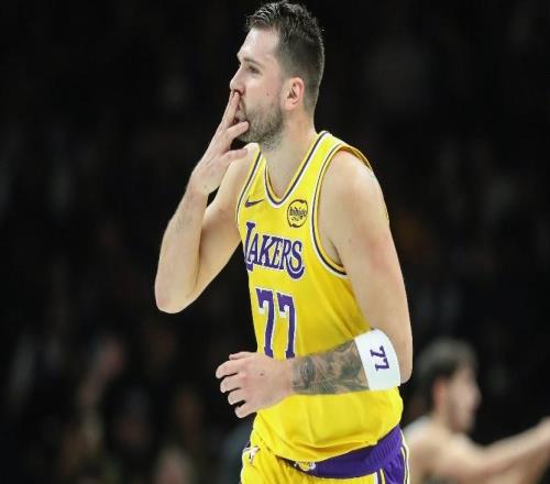 湖人125122险胜快船球员评价：2人满分，4人及格，4人低迷