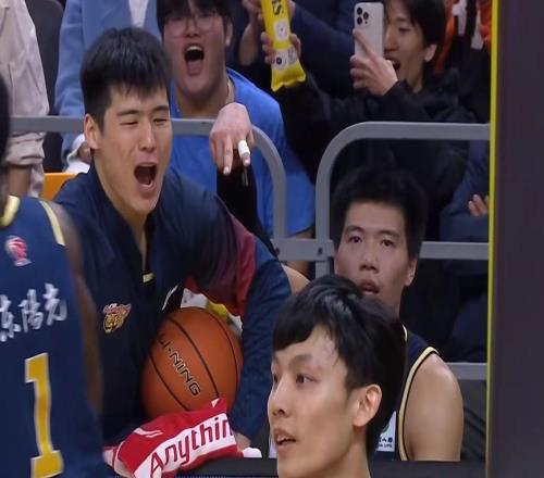 恭喜广东队！CBA“暴力双能卫”正式到位，男篮强力锋线拯救杜锋