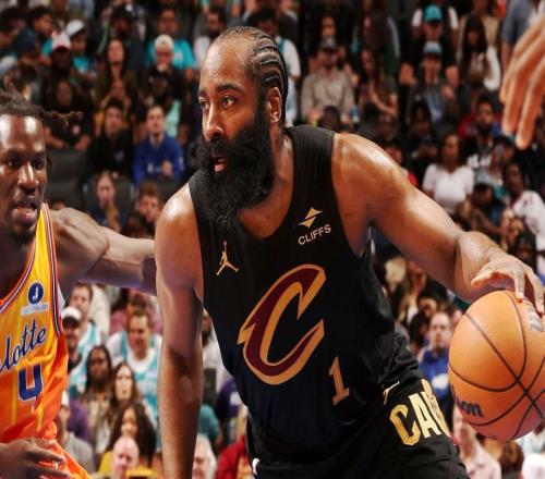 米切尔32分哈登18+8！骑士7连胜力擒黄蜂克努佩尔33分