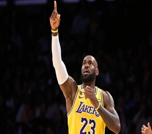 仅差12分！NBA历史第一纪录诞生！前无古人后难来者，老詹太强了