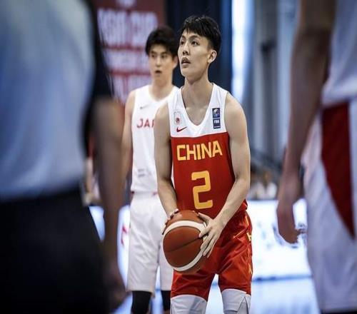 男篮后卫线大调整！曝徐杰因伤无缘世预赛，郭士强或提拔菜鸟新秀
