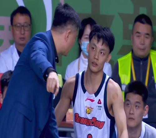 徐杰确认退赛！男篮后卫线惨遭重创，赵继伟躺进12人大名单！