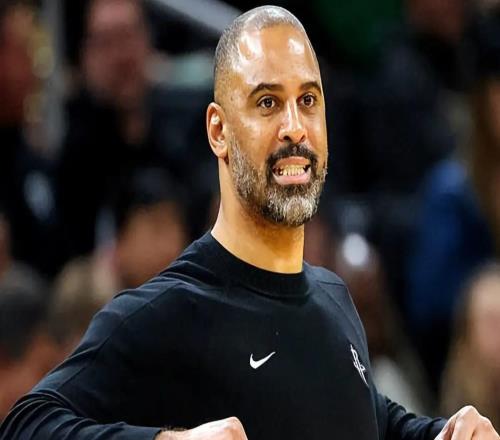 火箭被逆转乌度卡在干嘛挂机不暂停，攻守无战术，还乱用人！