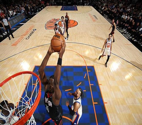 明明场上效果不错，结果火箭还是不愿意给替补中锋多些出场时间