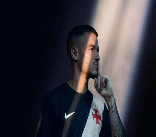 不堪被网友怒喷：这名昔日的巴西10号接班人，生涯按下了暂停键