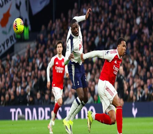 豪门悲喜夜：巴萨30登顶枪手41热刺5分领跑利物浦10压哨绝杀