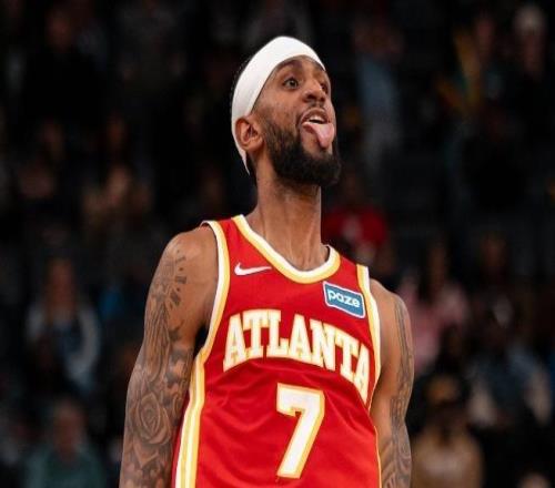 鹰王26+12+4双枪合砍33分，波特打铁三分8中1，老鹰逆转篮网