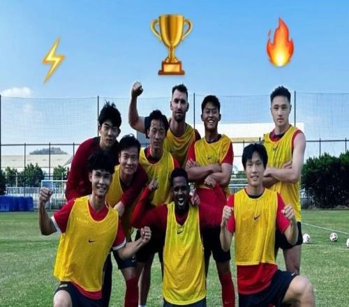 长春亚泰中场木扎帕尔晒照，原陕西联合外援赖纳到队