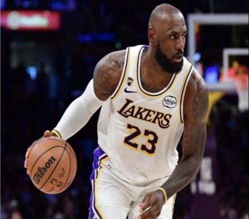 挖槽！詹姆斯10中10，湖人三项数据联盟第一