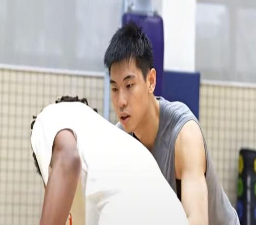 广东队第二阶段变阵曝光！男篮国手改打大前锋，杜润旺让出首发！