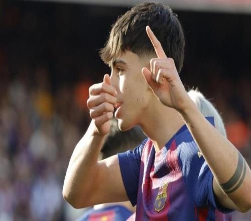 世体：贝尔纳尔确实像布斯克茨，但他具备前插与进球能力