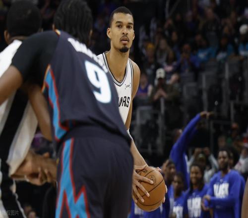 马刺击败东部第一，9连胜！文班21+17+4+6！一战彻底看清5个现实