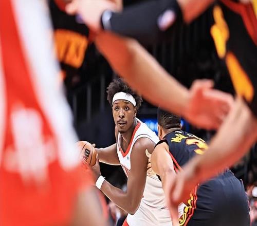 火箭替补锋线遭遇膝盖重伤，他在常规赛结束前还能完成复出吗