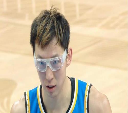 周琦复出开始训练，麦基3月初抵达中国，首钢队全力冲冠