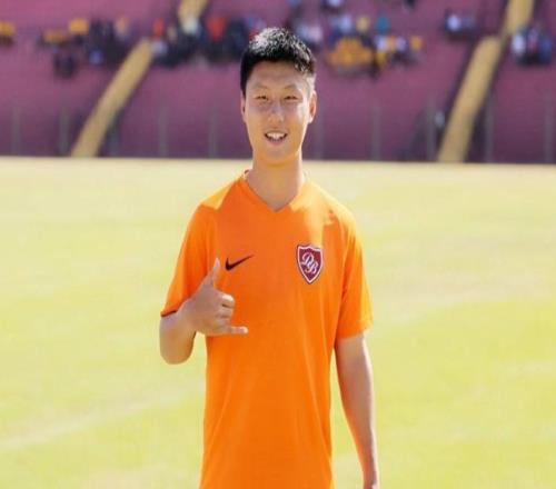 王钰栋在浙江队踢主力遇到新竞争对手，热身赛频频破门，值得期待