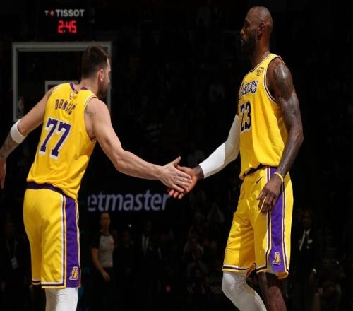 湖人谈最后一攻！雷迪克直指机会好，老詹展情商，东契奇解析想法