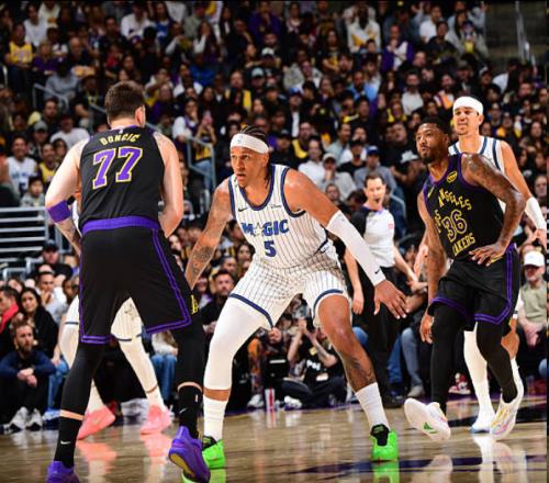 老詹错失绝杀魔术连胜LA球队！终结湖人本季领先进入末节全胜纪录