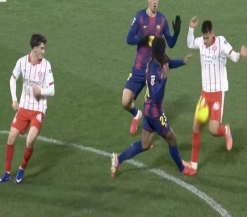 西甲裁判技术委员会：孔德被踩事件VAR存在明显且严重的失误