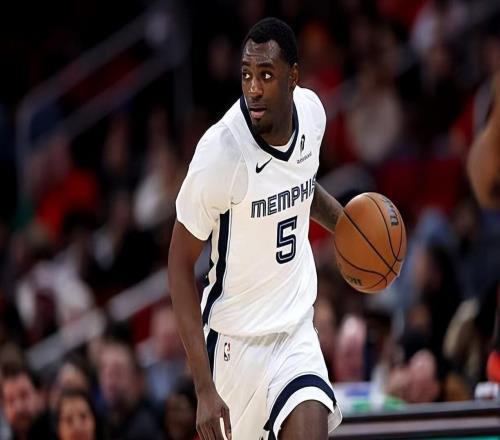 爵士后场新援面对火箭时遭遇重伤，他将会面临长时间的缺阵