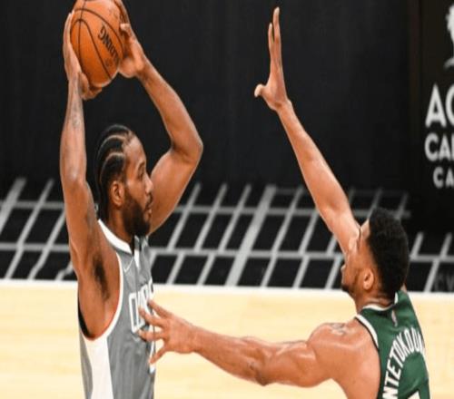 小卡合同或因违规被判无效雄鹿全力争夺挽留字母