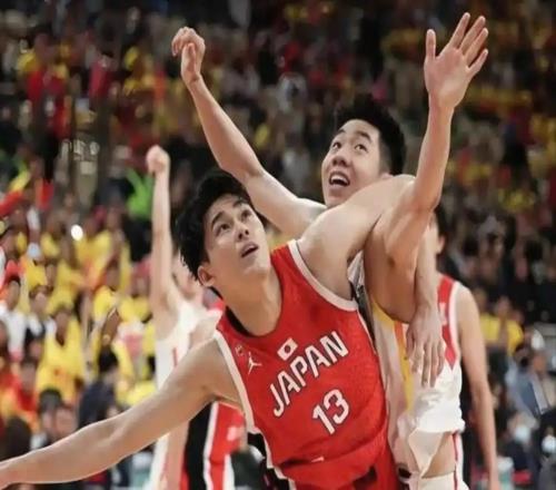 CCTV5直播！男篮打日本12人名单出炉，胡明轩落选，上一次赢42分