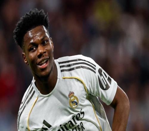 狂人重返伯纳乌难阻败局！巴尔韦德双响熊皇单刀，皇马21本菲卡