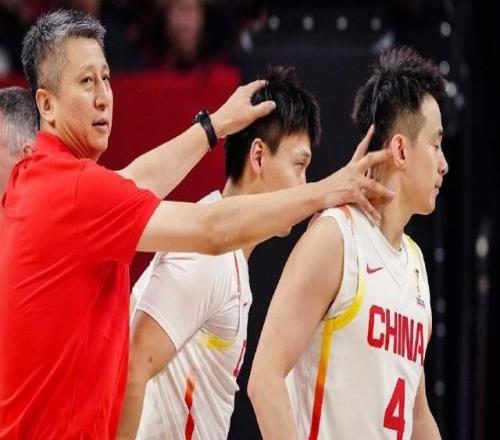 郭士强中场喊话：永远相信中国男篮是一支优秀的队伍