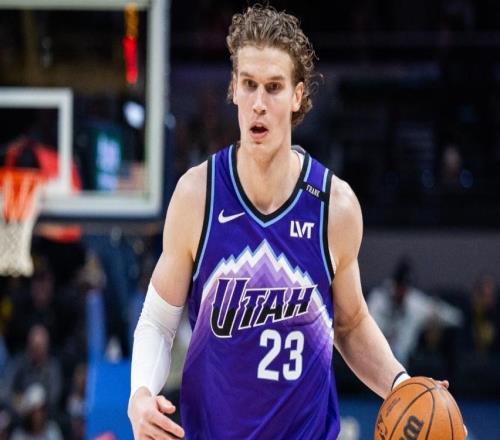 萧华急眼了！亲自派人给马尔卡宁验伤，刚拿29分就报销你骗谁呢