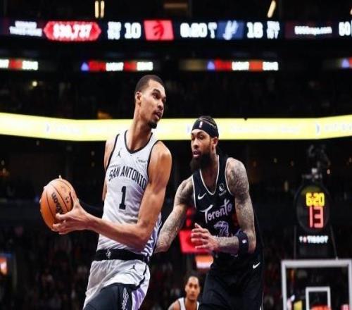 剑指西部第一！马刺豪取10连胜：文班封锁内线