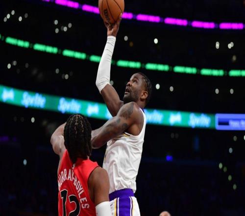 不满，湖人队艾顿表示，他对湖人“把他当卡佩拉用”感到不满