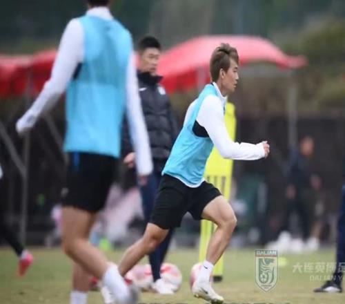 刘逸踢不了中超崔麒呢黄山上位一将被严重高估冯劲搅乱格局