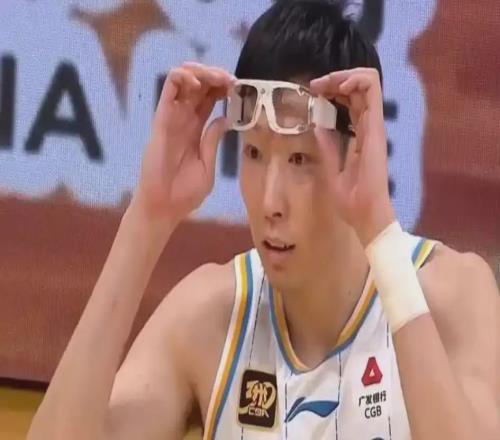 来了！三冠中锋即将抵达！北京队轰动整个CBA