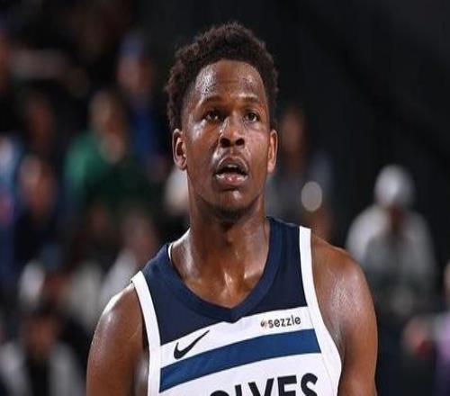 爱德华兹：关键时刻我更愿意相信自己投那些属于我的机会球