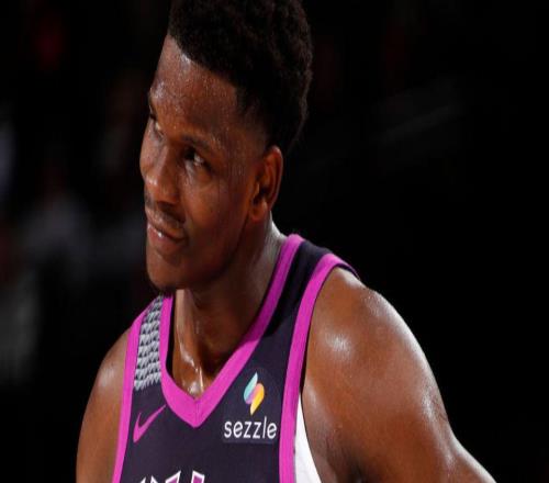 NBA官宣两张罚单：华子贝恩用力把球扔向观众席各罚25000美元