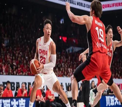 中国男篮逆转战胜日本，廖三宁成变阵奇兵，贺希宁吹响反击号角