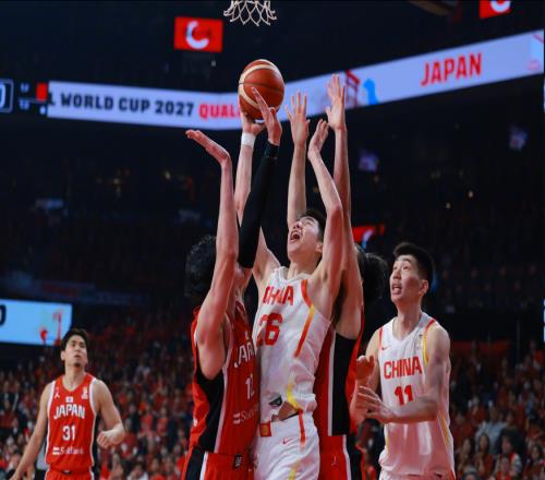 出场时间最多，把渡边防到7中1，球迷：男篮防守端最不能缺的人